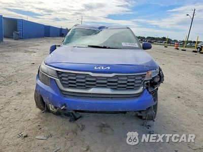 Piąte zdjęcie samochodu w środku: 2023 KIA SELTOS LX VIN:KNDEPCAA5P7453445 - miniatura