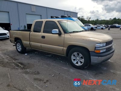 Czwarte zdjęcie samochodu z boku: 2000 CHEVROLET SILVERADO C1500 VIN:2GCEC19T6Y1225006 - miniatura