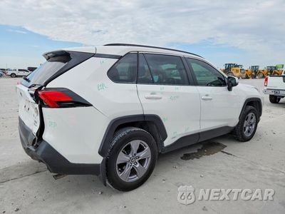 Trzecie zdjęcie samochodu z tyłu: 2025 TOYOTA RAV4 HYBRID XLE VIN:JTMRWRFV6SD276739 - miniatura