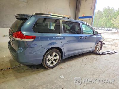 Trzecie zdjęcie samochodu z tyłu: 2014 TOYOTA SIENNA LE VIN:5TDKK3DC4ES442728 - miniatura