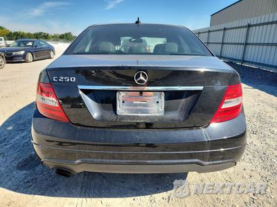 Zdjęcie 6 z 12 samochodu: 2014 MERCEDES-BENZ C 250 VIN:WDDGF4HB9ER317116 - miniatura