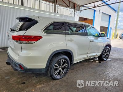 Trzecie zdjęcie samochodu z tyłu: 2019 TOYOTA HIGHLANDER LE PLUS VIN:5TDZZRFH9KS300764 - miniatura