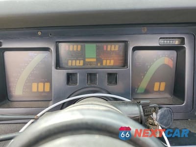 Zdjęcie 9 z 12 samochodu: 2001 CHEVROLET CORVETTE VIN:1G1YY2184H5111475 - miniatura