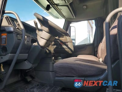 Zdjęcie 7 z 13 samochodu: 2019 VOLVO VNL SEMI TRUCK VIN:4V4NC9EH7KN213926 - miniatura