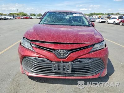 Piąte zdjęcie samochodu w środku: 2018 TOYOTA CAMRY LE VIN:4T1B11HK0JU620676 - miniatura