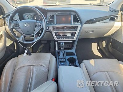 Zdjęcie 8 z 12 samochodu: 2017 HYUNDAI SONATA PLUG-IN HYBRID LIMITED VIN:KMHE54L21HA072628 - miniatura
