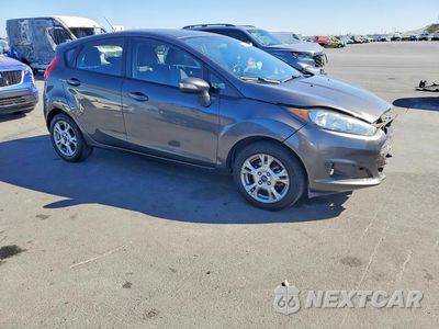Czwarte zdjęcie samochodu z boku: 2015 FORD FIESTA SE VIN:3FADP4EJ9FM208525 - miniatura