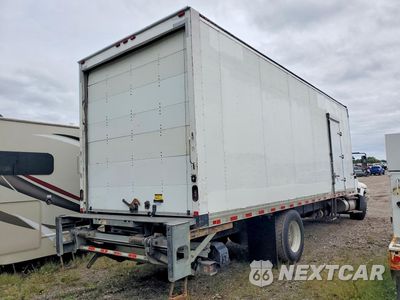 Trzecie zdjęcie samochodu z tyłu: 2018 INTERNATIONAL MV607 BOX TRUCK VIN:1HTMMMML3JH579038 - miniatura