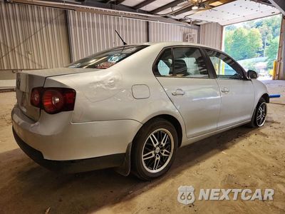 Trzecie zdjęcie samochodu z tyłu: 2010 VOLKSWAGEN JETTA SE VIN:3VWRX7AJ9AM165589 - miniatura