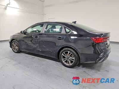 Drugie zdjęcie samochodu z przodu: 2023 KIA FORTE LXS VIN:3KPF24AD2PE592421 - miniatura