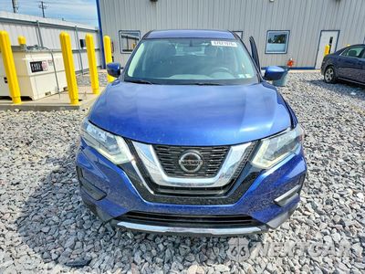 Piąte zdjęcie samochodu w środku: 2018 NISSAN ROGUE S VIN:5N1AT2MV7JC718797 - miniatura