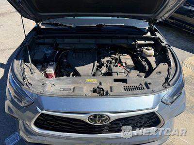 Piąte zdjęcie samochodu w środku: 2023 TOYOTA HIGHLANDER XLE VIN:5TDKDRBHXPS021904 - miniatura