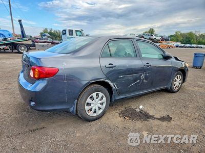 Trzecie zdjęcie samochodu z tyłu: 2010 TOYOTA COROLLA BASE VIN:1NXBU4EE4AZ175527 - miniatura