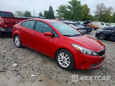 Czwarte zdjęcie samochodu z boku: 2017 KIA FORTE S VIN:3KPFL4A77HE158598 - miniatura