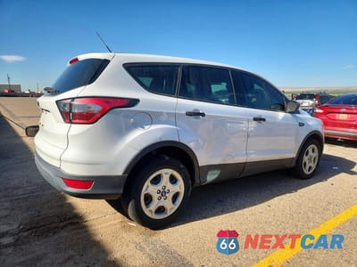 Trzecie zdjęcie samochodu z tyłu: 2017 FORD ESCAPE S VIN:1FMCU0F77HUC13940 - miniatura