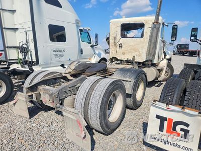 Trzecie zdjęcie samochodu z tyłu: 2018 FREIGHTLINER COLUMBIA 120 SEMI TRUCK VIN:3ALXA7CG6JDJX4102 - miniatura
