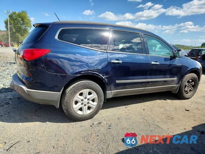 Trzecie zdjęcie samochodu z tyłu: 2011 CHEVROLET TRAVERSE LS VIN:1GNKVFED2BJ164038 - miniatura
