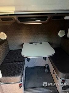 Zdjęcie 6 z 13 samochodu: 2016 VOLVO VNL SEMI TRUCK VIN:4V4NC9EJ0GN931991 - miniatura