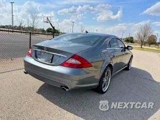 Czwarte zdjęcie samochodu z boku: 2010 MERCEDES-BENZ CLS 550 VIN:WDDDJ7CB6AA162236 - miniatura
