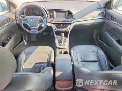 Zdjęcie 8 z 12 samochodu: 2017 HYUNDAI ELANTRA LIMITED VIN:KMHD84LF7HU269355 - miniatura