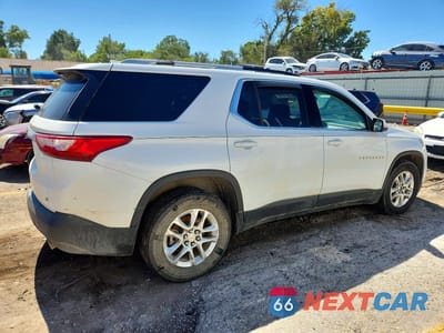 Trzecie zdjęcie samochodu z tyłu: 2018 CHEVROLET TRAVERSE LT VIN:1GNEVGKW7JJ264854 - miniatura