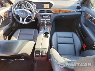 Zdjęcie 8 z 12 samochodu: 2014 MERCEDES-BENZ C 250 VIN:WDDGF4HB3EA927950 - miniatura