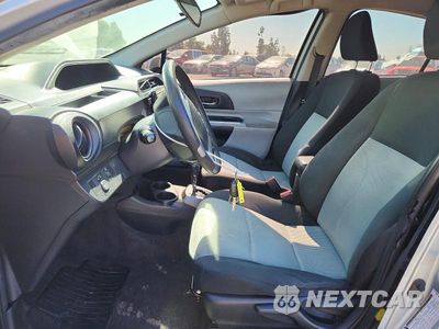 Zdjęcie 7 z 13 samochodu: 2014 TOYOTA PRIUS C TWO VIN:JTDKDTB36E1561388 - miniatura