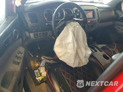 Zdjęcie 8 z 12 samochodu: 2011 TOYOTA TACOMA V6 VIN:3TMLU4EN1BM066330 - miniatura