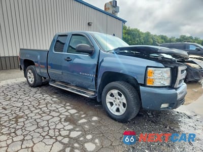 Czwarte zdjęcie samochodu z boku: 2007 CHEVROLET SILVERADO K1500 VIN:1GCEK19JX7Z639770 - miniatura