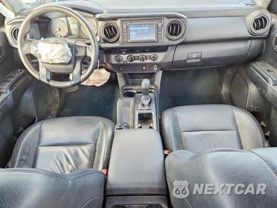 Zdjęcie 8 z 13 samochodu: 2017 TOYOTA TACOMA SR V6 VIN:3TMCZ5AN1HM073641 - miniatura