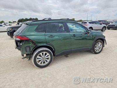 Trzecie zdjęcie samochodu z tyłu: 2026 TOYOTA COROLLA CROSS LE VIN:7MUCAAAG2TV162747 - miniatura