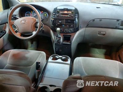Zdjęcie 8 z 14 samochodu: 2004 TOYOTA SIENNA LE VIN:5TDBA23CX4S008116 - miniatura