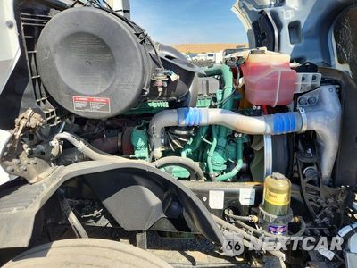 Zdjęcie 11 z 14 samochodu: 2023 VOLVO VNL SEMI TRUCK VIN:4V4NC9EH8PN612562 - miniatura
