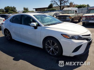 Czwarte zdjęcie samochodu z boku: 2020 TOYOTA CAMRY SE VIN:4T1G11AK2LU899373 - miniatura
