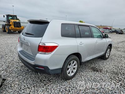 Trzecie zdjęcie samochodu z tyłu: 2011 TOYOTA HIGHLANDER BASE VIN:5TDBK3EH2BS073342 - miniatura