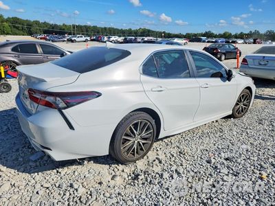 Trzecie zdjęcie samochodu z tyłu: 2024 TOYOTA CAMRY SE VIN:4T1G11AK2RU260063 - miniatura
