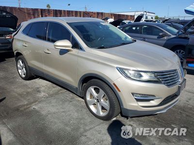 Czwarte zdjęcie samochodu z boku: 2017 LINCOLN MKC PREMIERE VIN:5LMCJ1C98HUL15703 - miniatura