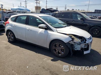 Czwarte zdjęcie samochodu z boku: 2013 FORD FOCUS SE VIN:1FADP3K26DL129657 - miniatura