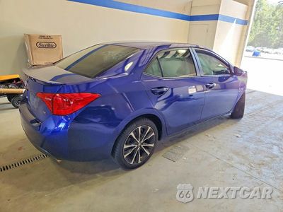 Trzecie zdjęcie samochodu z tyłu: 2018 TOYOTA COROLLA SE VIN:5YFBURHE6JP834198 - miniatura