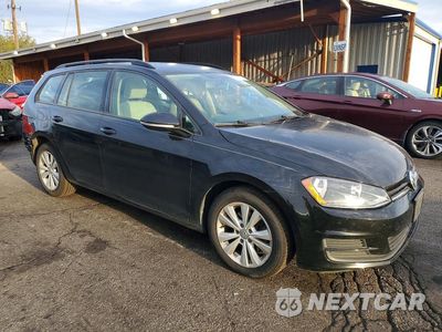 Czwarte zdjęcie samochodu z boku: 2017 VOLKSWAGEN GOLF SPORTWAGEN S VIN:3VW017AU6HM502752 - miniatura