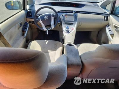 Zdjęcie 8 z 12 samochodu: 2013 TOYOTA PRIUS TWO VIN:JTDKN3DU2D1683084 - miniatura