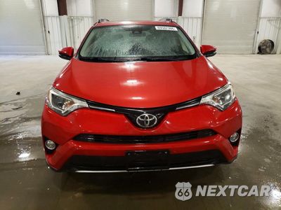 Piąte zdjęcie samochodu w środku: 2017 TOYOTA RAV4 XLE VIN:JTMRFREV2HJ173801 - miniatura