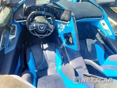 Zdjęcie 8 z 13 samochodu: 2021 CHEVROLET CORVETTE STINGRAY 3LT VIN:1G1YC3D43M5102726 - miniatura