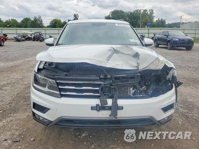 Piąte zdjęcie samochodu w środku: 2018 VOLKSWAGEN TIGUAN SE VIN:3VV3B7AXXJM000695 - miniatura