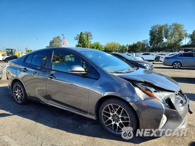 Czwarte zdjęcie samochodu z boku: 2018 TOYOTA PRIUS THREE TOURING VIN:JTDKARFU1J3554460 - miniatura