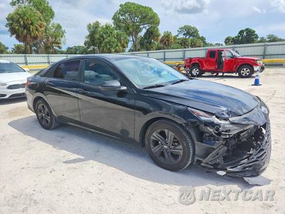 Czwarte zdjęcie samochodu z boku: 2022 HYUNDAI ELANTRA SEL VIN:KMHLM4AG6NU316082 - miniatura