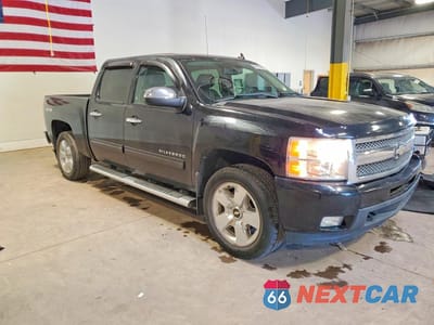 Czwarte zdjęcie samochodu z boku: 2011 CHEVROLET SILVERADO K1500 LTZ VIN:3GCPKTE35BG330020 - miniatura