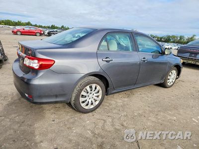Trzecie zdjęcie samochodu z tyłu: 2013 TOYOTA CORALLA LE VIN:2T1BU4EE6DC992746 - miniatura