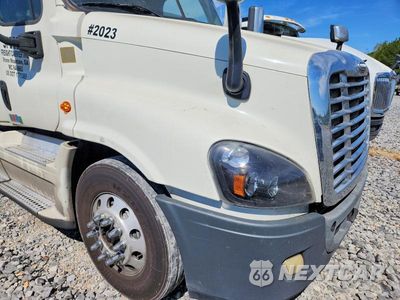Zdjęcie 11 z 14 samochodu: 2015 FREIGHTLINER CASCADIA SEMI TRUCK VIN:3AKJGLBG5FSGG7015 - miniatura