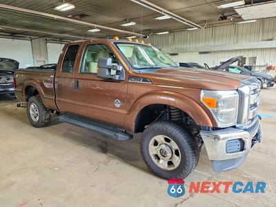 Czwarte zdjęcie samochodu z boku: 2011 FORD F350 SUPER DUTY VIN:1FT8X3BT2BEA66921 - miniatura